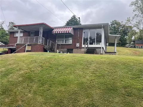 8044 Gladstone Dr, Wendel, PA 15691