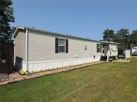 433 Hammersmith Dr, Indiana, PA 15701