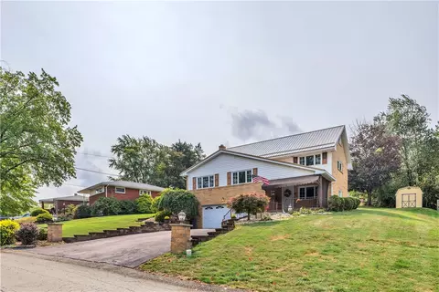 105 Northumberland Dr, Irwin, PA 15642