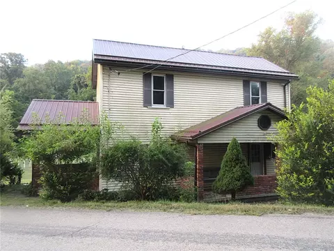 960 Pike Run Dr, Coal Center, PA 15423