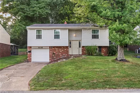 5238 Elmwood Dr, Pittsburgh, PA 15227