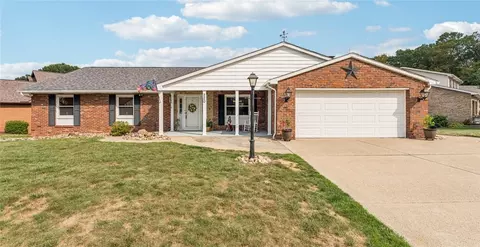 220 Falcon Ridge Dr, New Kensington, PA 15068