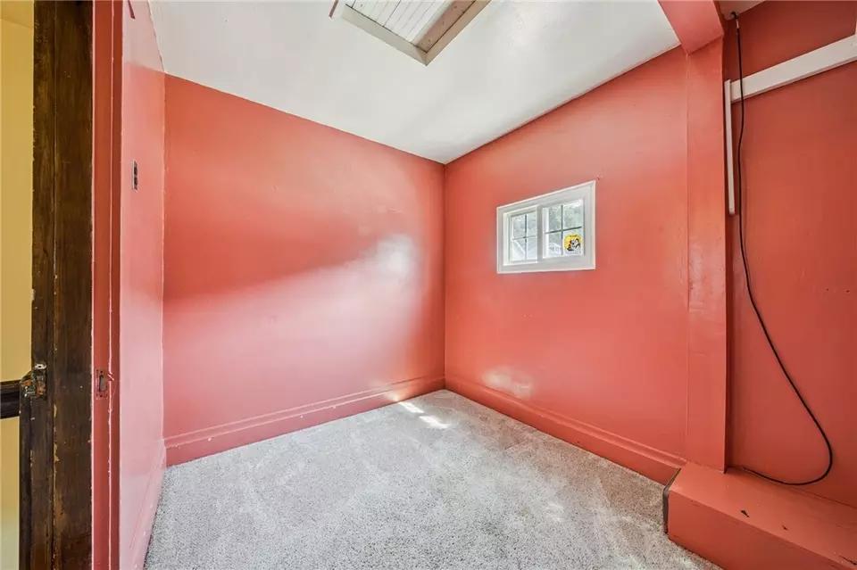 Bedroom - 5901 Roslyn St, Mckeesport, PA 15135 photo 6 of 6