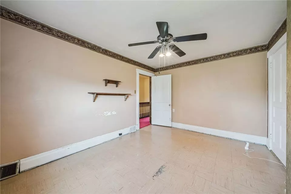 Bedroom - 5901 Roslyn St, Mckeesport, PA 15135 photo 2 of 6