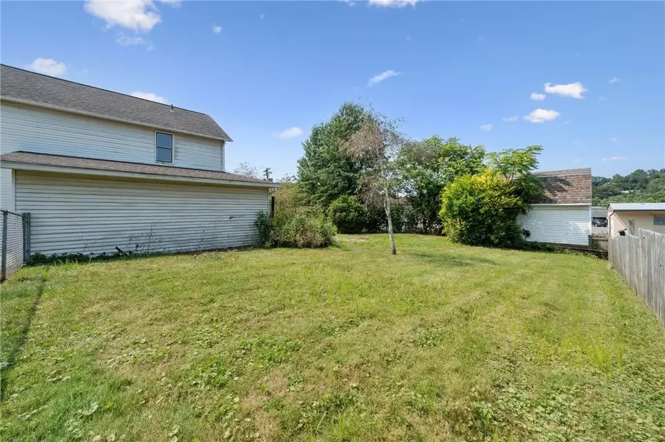 Exterior - 5901 Roslyn St, Mckeesport, PA 15135 photo 3 of 7
