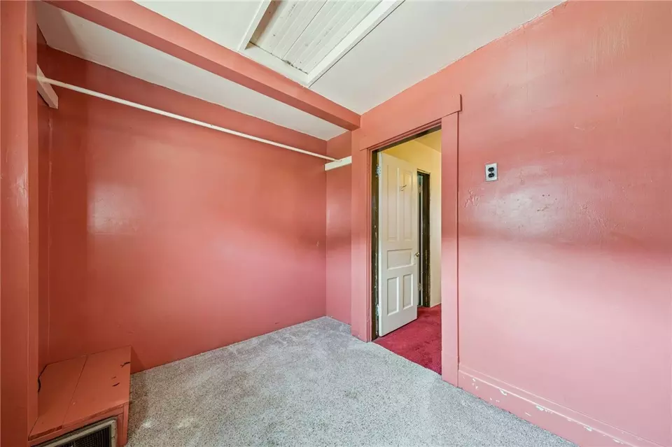 Bedroom - 5901 Roslyn St, Mckeesport, PA 15135 photo 5 of 6