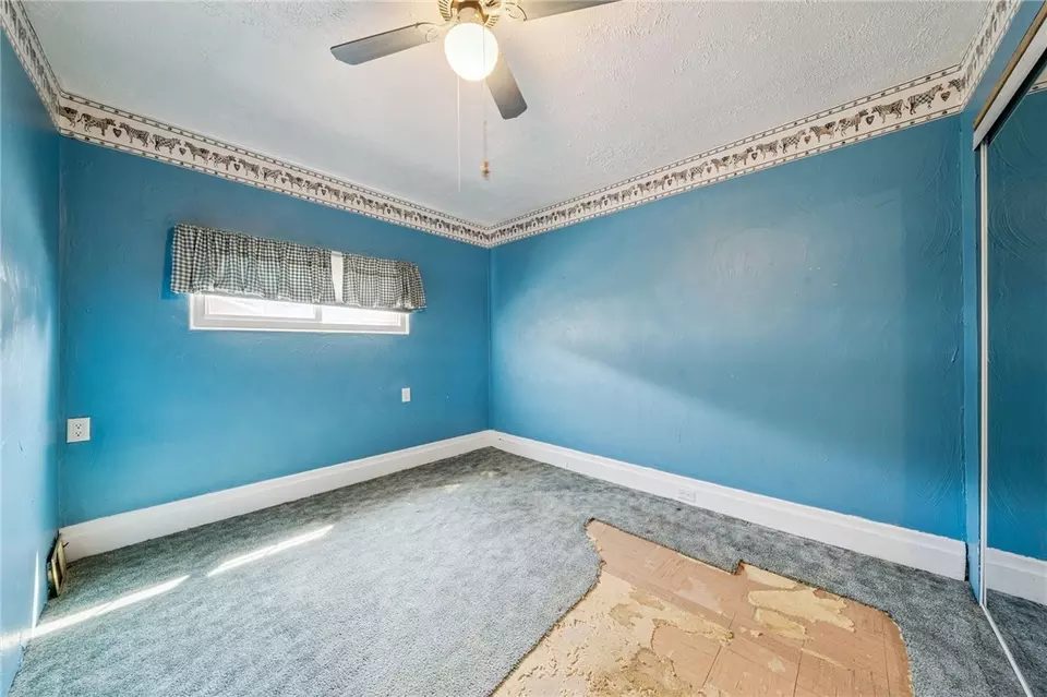 Bedroom - 5901 Roslyn St, Mckeesport, PA 15135 photo 4 of 6