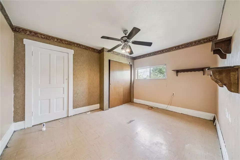 Bedroom - 5901 Roslyn St, Mckeesport, PA 15135 photo 1 of 6