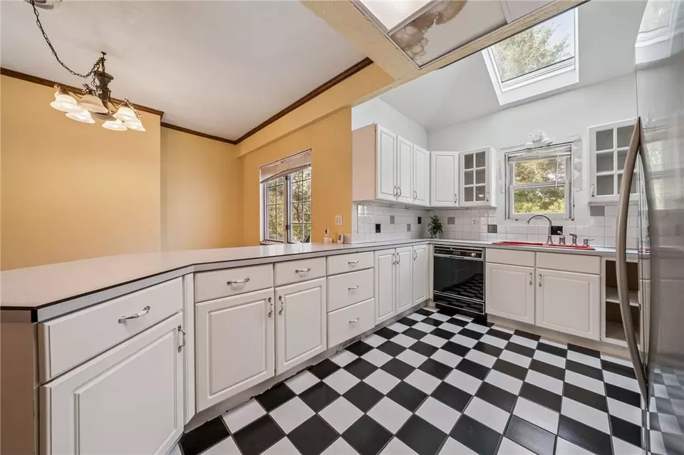 Kitchen - 5901 Roslyn St, Mckeesport, PA 15135 photo 1 of 4
