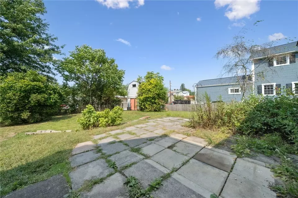 Exterior - 5901 Roslyn St, Mckeesport, PA 15135 photo 6 of 7