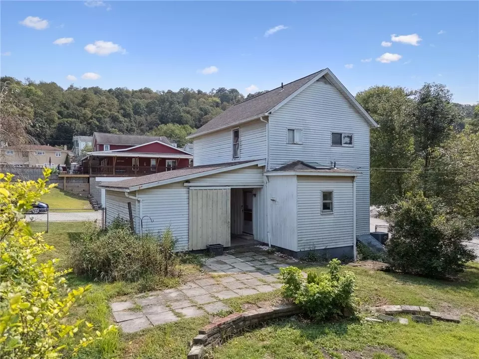 Exterior - 5901 Roslyn St, Mckeesport, PA 15135 photo 5 of 7