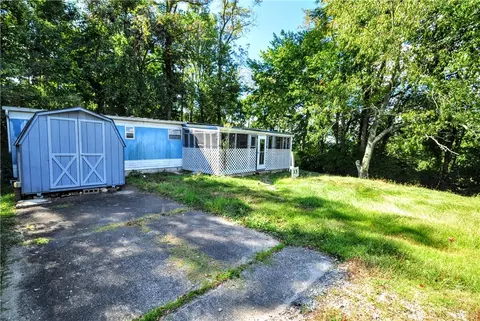 15 Hill St, Fayette City, PA 15438