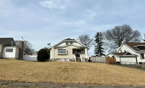 715 Carl Ave, New Kensington, PA 15068