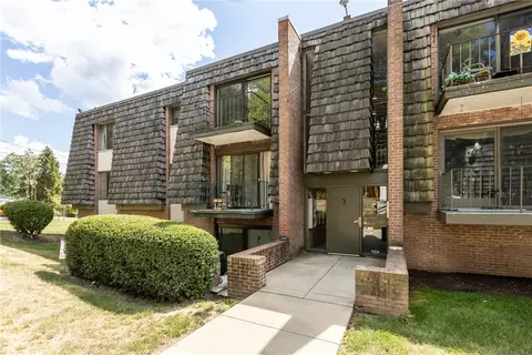 333 Forest Grn #333, Moon Twp, PA 15108