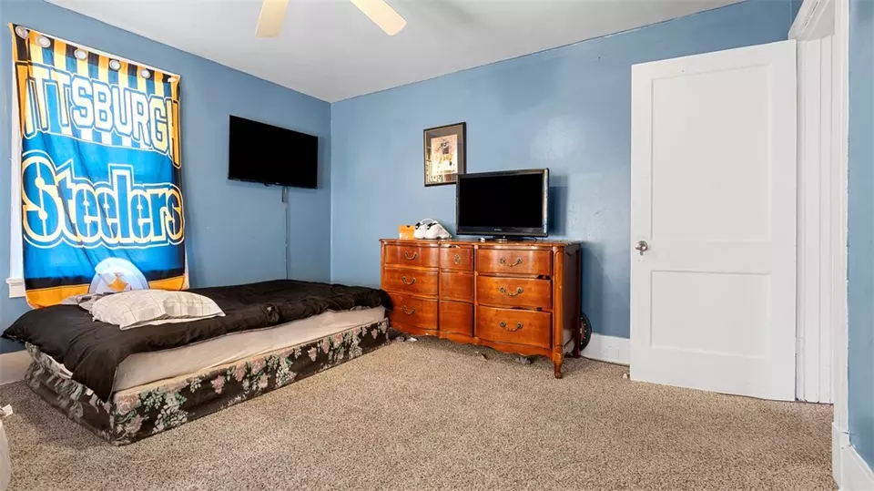 Bedroom - 1401 Maple Ave, Turtle Creek, PA 15145 photo 3 of 6