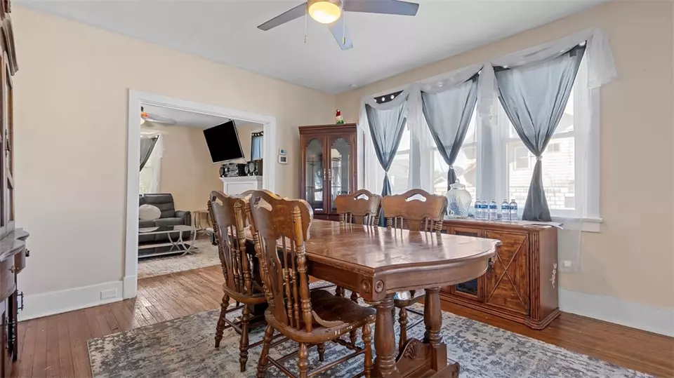Dining - 1401 Maple Ave, Turtle Creek, PA 15145 photo 3 of 4