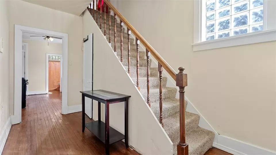 Entry Way - 1401 Maple Ave, Turtle Creek, PA 15145 photo 2 of 6