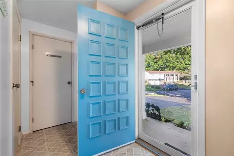 Entry Way - 10 Quail Ct, Export, PA 15632 photo 1 of 4