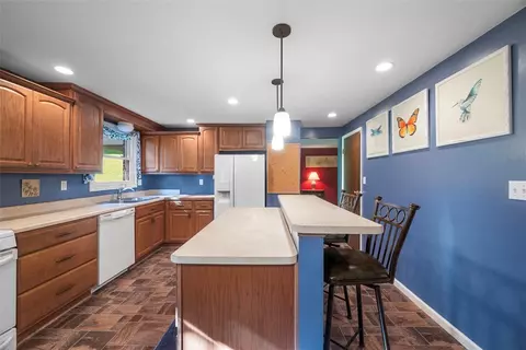 Kitchen - 10 Quail Ct, Export, PA 15632 photo 2 of 3