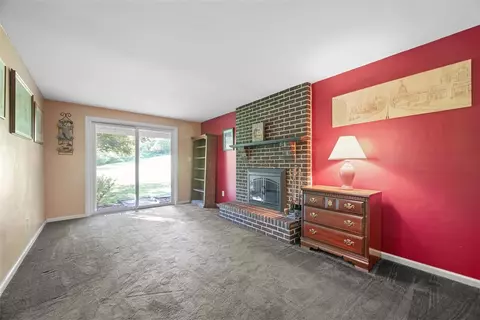 Living - 10 Quail Ct, Export, PA 15632 photo 4 of 5