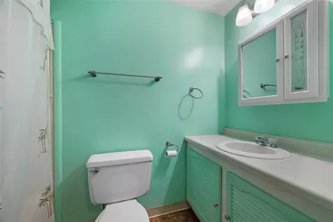 Bath - 10 Quail Ct, Export, PA 15632 photo 2 of 3