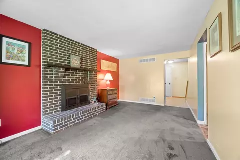 Living - 10 Quail Ct, Export, PA 15632 photo 5 of 5