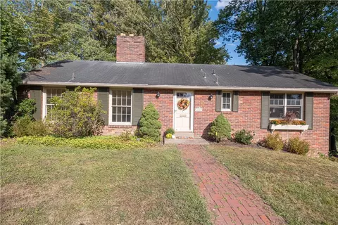 170 Mayer Dr, Pittsburgh, PA 15237