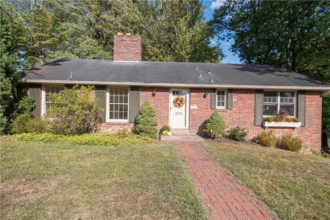 170 Mayer Dr, Pittsburgh, PA 15237