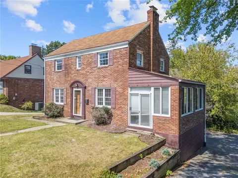 216 Commonwealth Ave, West Mifflin, PA 15122