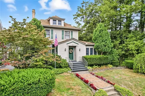 949 Alcoma St, Sharon, PA 16146