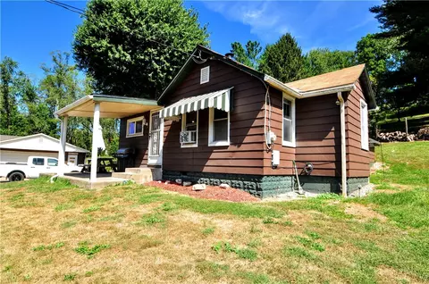 289 W Newton Rd, Elizabeth, PA 15037