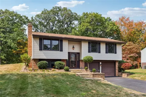 740 Skyview Dr, Cranberry Township, PA 16066