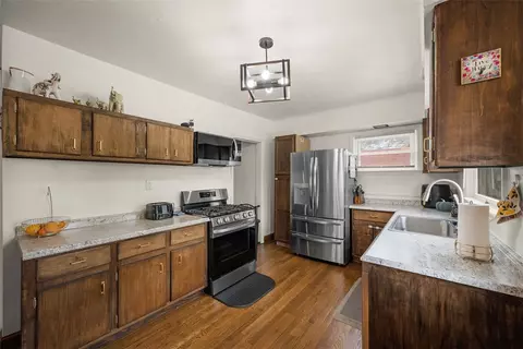Kitchen - 1199 Marshall Rd, Monaca, PA 15061 photo 3 of 4