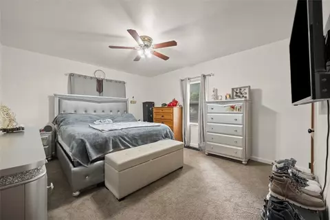 Bedroom - 1199 Marshall Rd, Monaca, PA 15061 photo 2 of 5