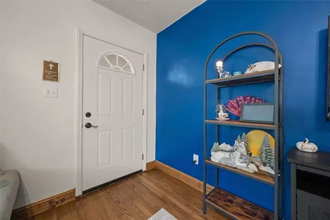 Entry Way - 1199 Marshall Rd, Monaca, PA 15061 photo 1 of 6