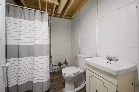 Bath - 1199 Marshall Rd, Monaca, PA 15061 photo 2 of 2