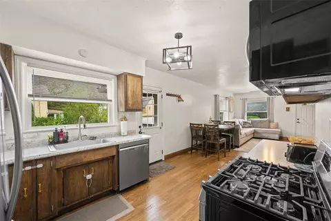 Kitchen - 1199 Marshall Rd, Monaca, PA 15061 photo 4 of 4
