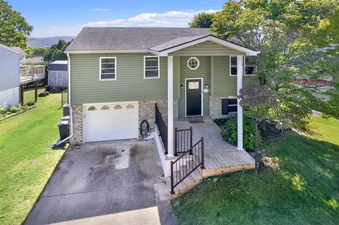145 Easy St, Latrobe, PA 15650