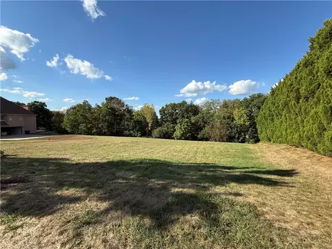 105 Windwood Heights Dr, Cranberry Township, PA 16066