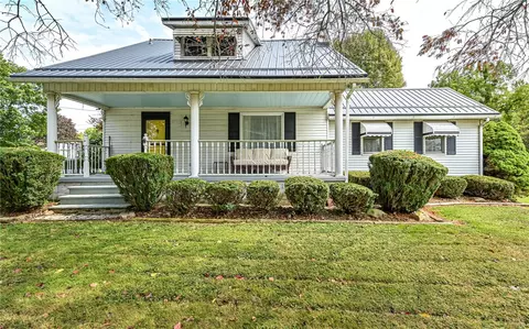 1202 Willowbrook Rd, New Castle, PA 16101