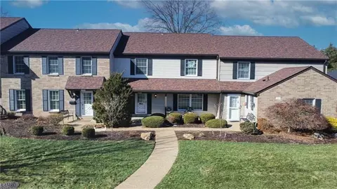 150 Roscommon Pl, Canonsburg, PA 15317