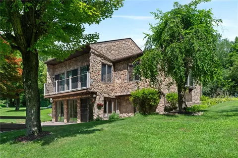 987 Beck Rd, Leechburg, PA 15656