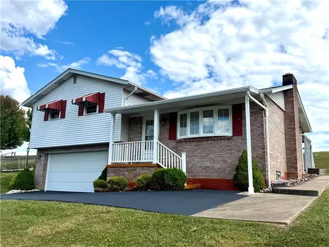 958 Vernon Dr, Rostraver, PA 15012