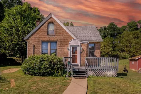 12 Sunrise Dr, Pittsburgh, PA 15236