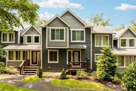 1812 Eagles Ridge Ct, Somerset, PA 15501