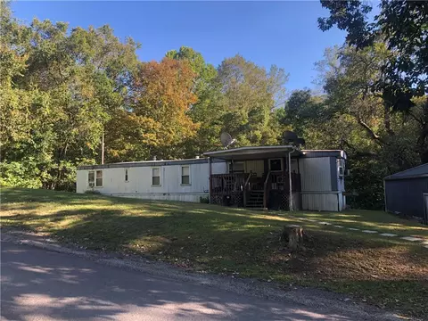 293 College Ave, Mcclellandtown, PA 15458