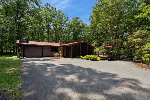 183 Horseshoe Bnd, Acme, PA 15610