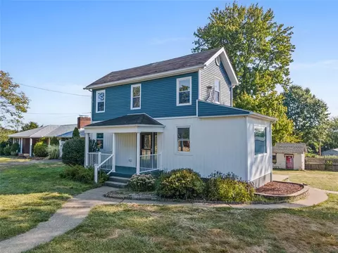 90 Darlington Rd, Beaver Falls, PA 15010