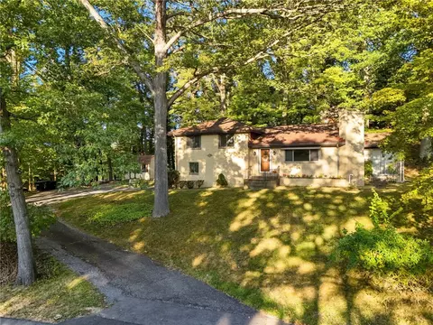 9400 Pannier Rd, Pittsburgh, PA 15237