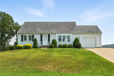 1052 King Arthur Dr, Apollo, PA 15613